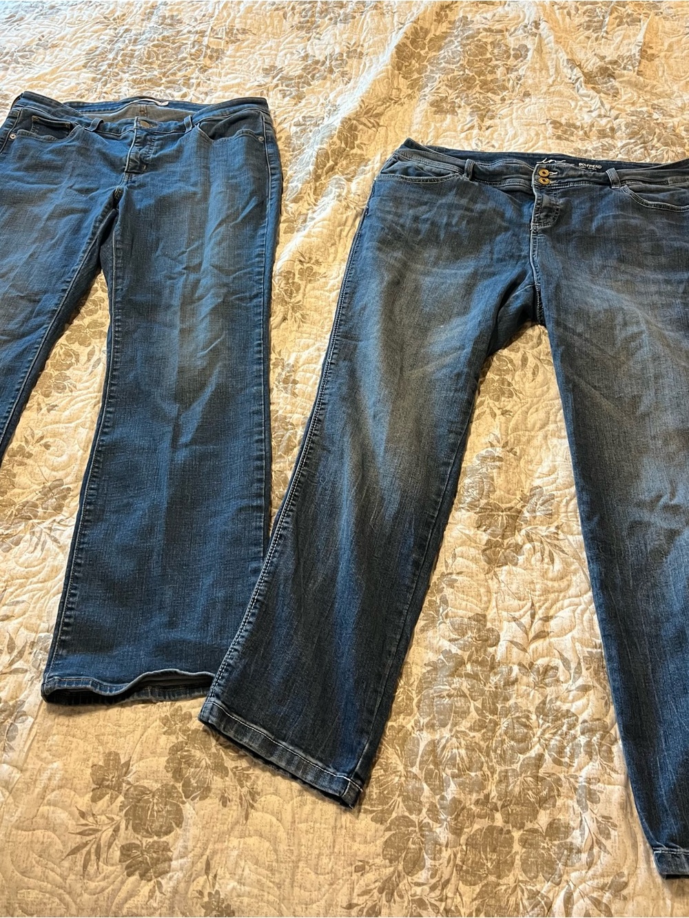 Classic Women's Blue Denim Jeans - Casual Everyday Style - Picture 2 of 7
